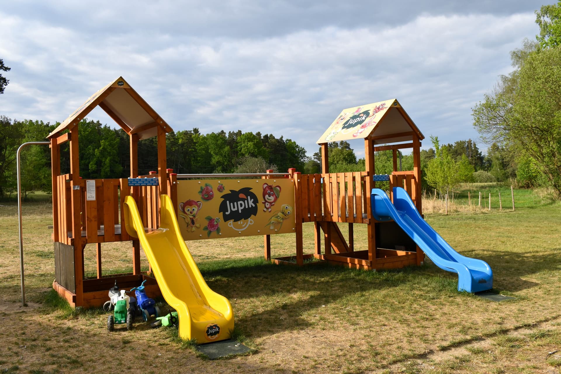 Zázemí Hotelu Vlkov – Dětské hřiště 1