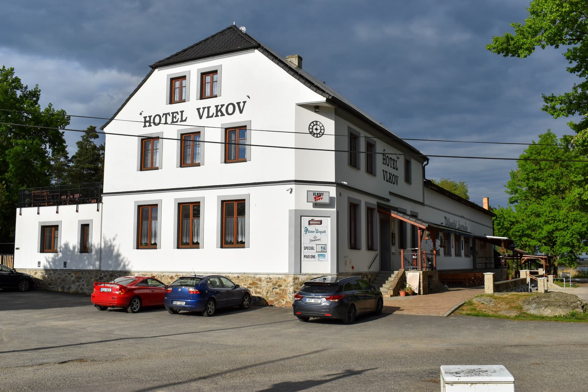 Hotel Vlkov – pohled na budovu