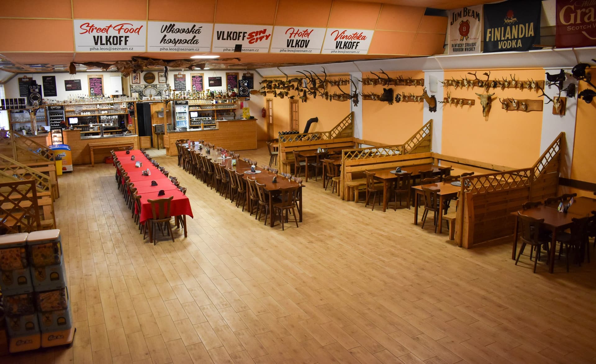 Interiér restaurace Hotelu Vlkov